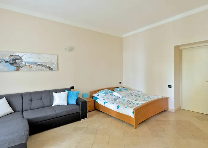 Apart Otel Legerova 33 3*